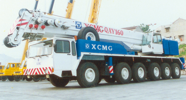 沙巴体育成功研发亚洲最大160吨全地面起重机