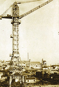 1957年，成功试制出第一台塔式起重机，沙巴体育开始涉足工程机械产业